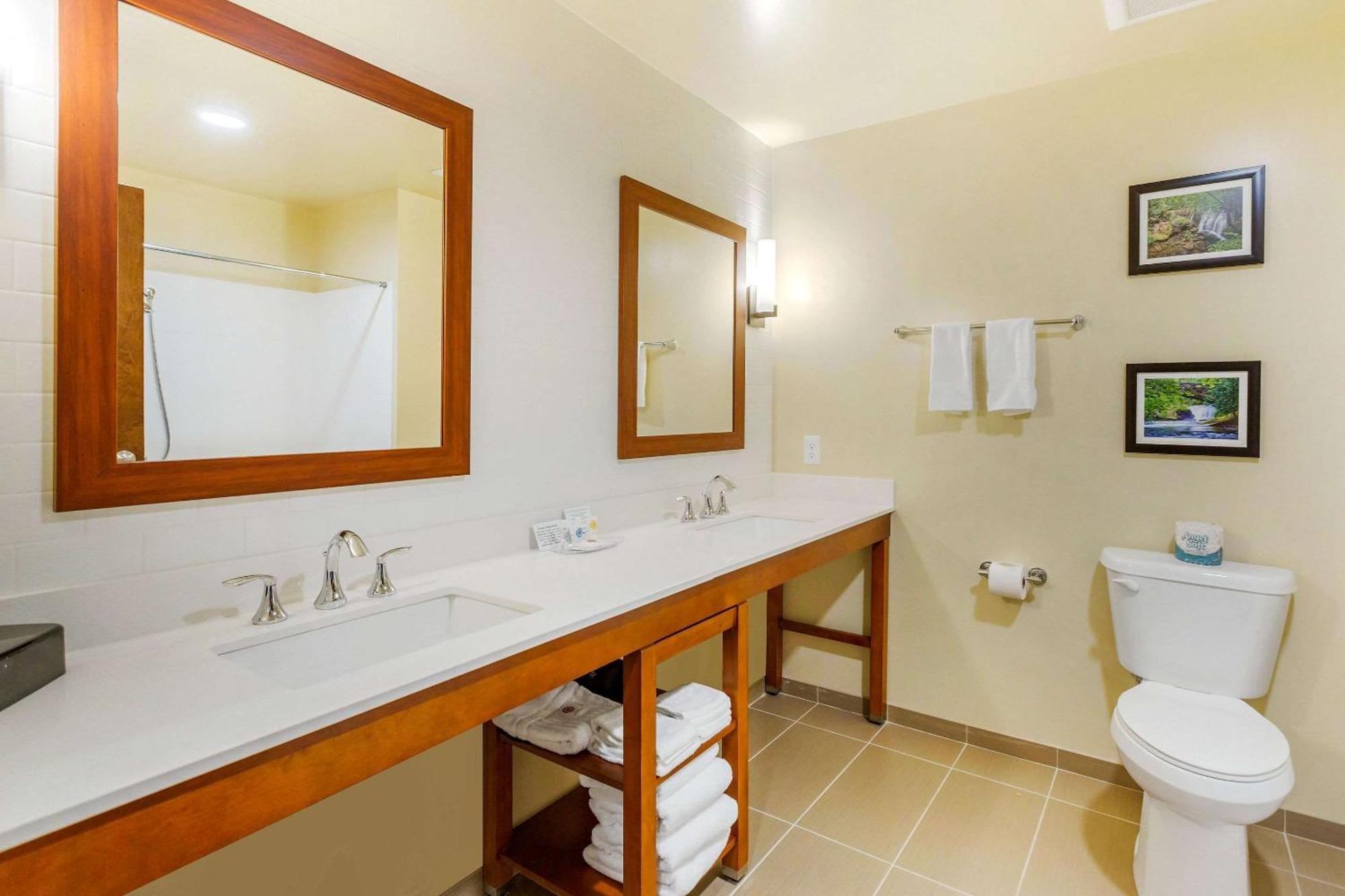 คอมฟอร์ต สวีท เบอร์ลิงตัน เนียร์ I-5 Hotel ภายนอก รูปภาพ