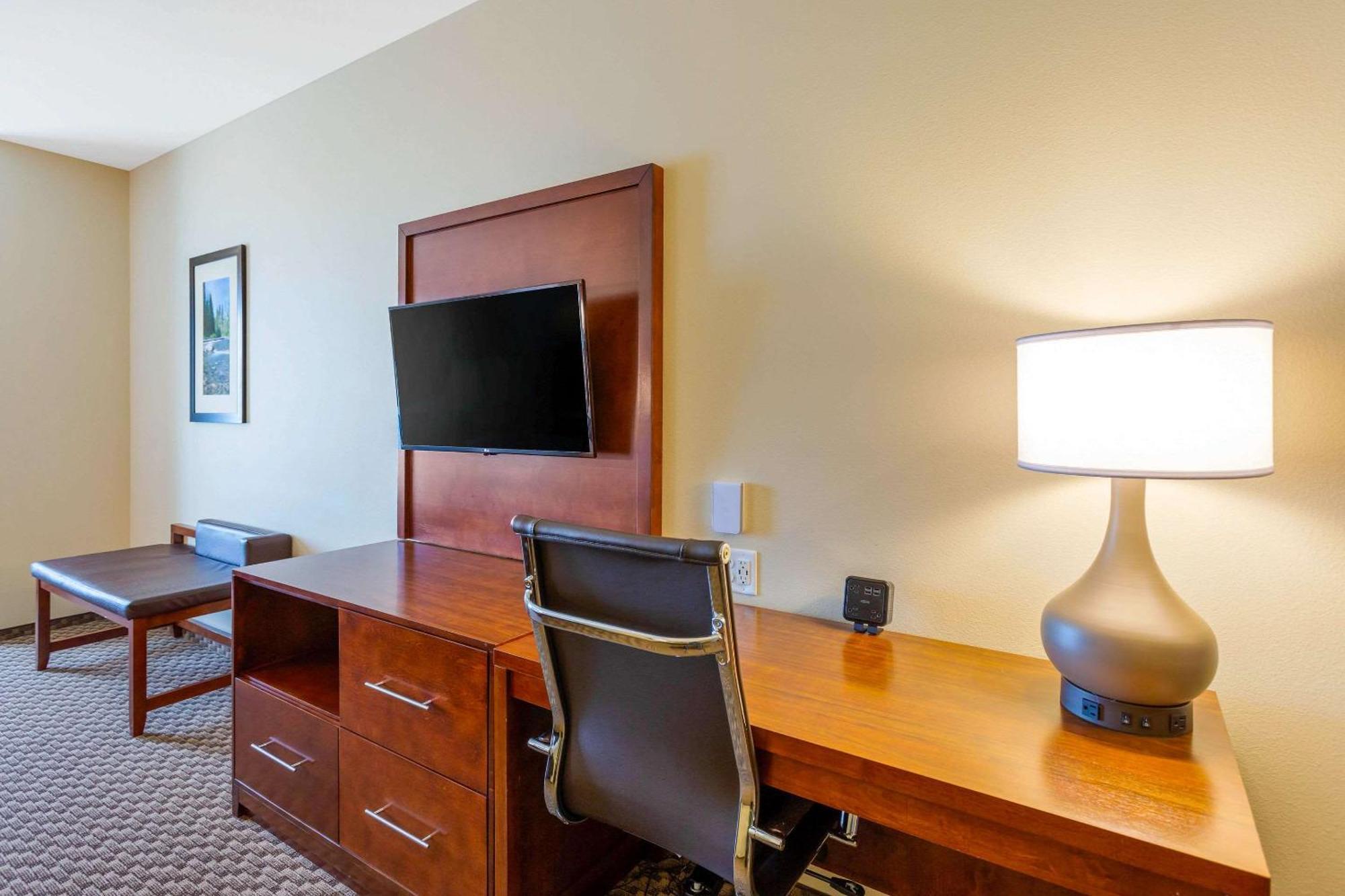 คอมฟอร์ต สวีท เบอร์ลิงตัน เนียร์ I-5 Hotel ภายนอก รูปภาพ